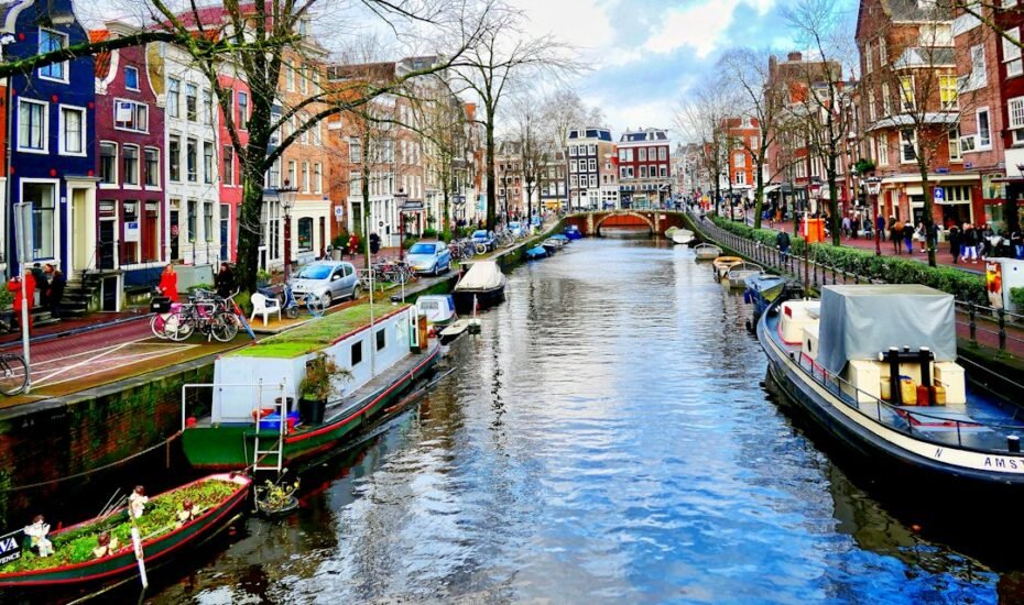 Amsterdam canal street near Amsterdam Centraal, close to Rangoli Indian restaurant